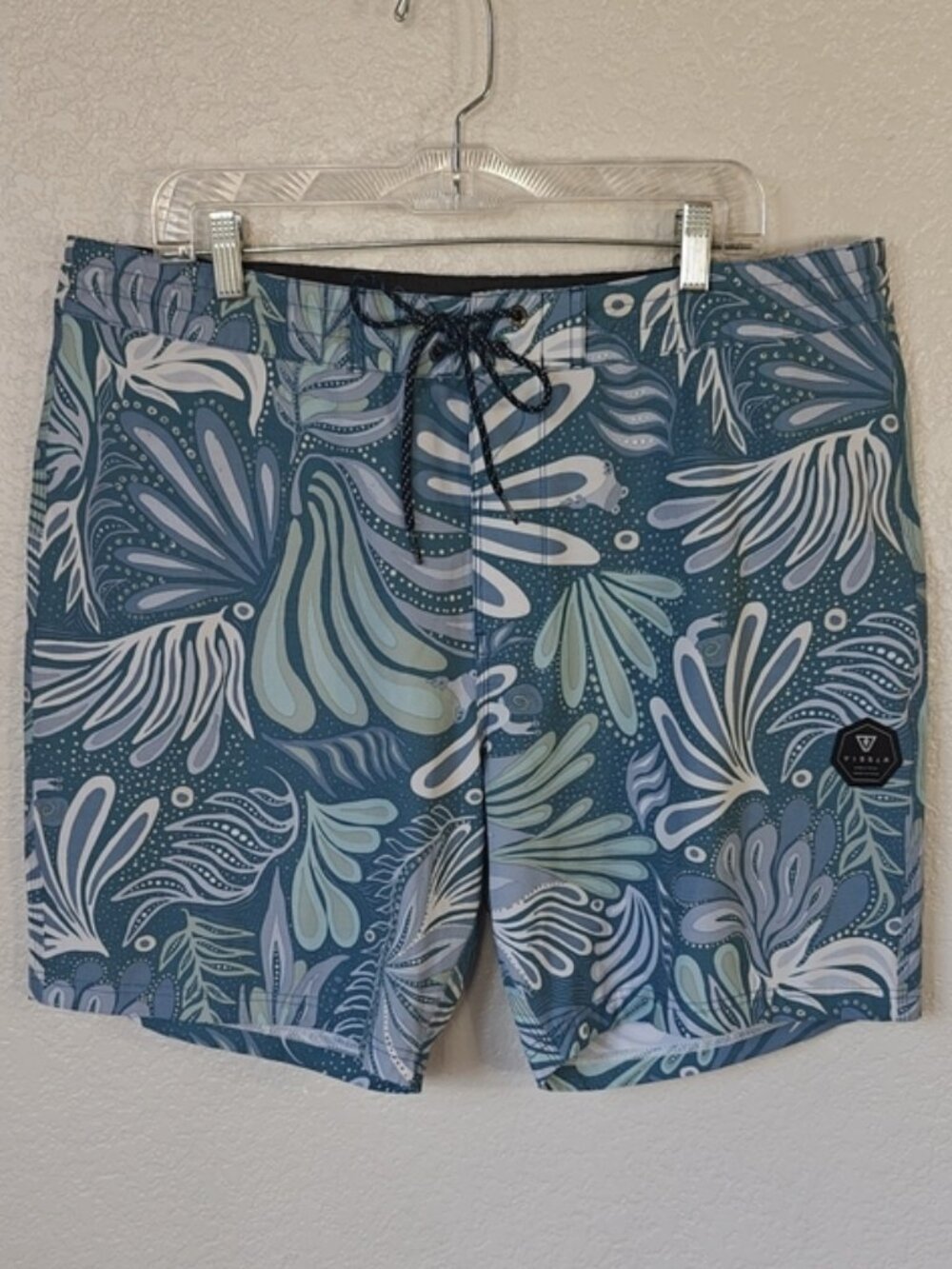 VISSLA Size 38 Broad Shorts